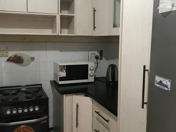2 Bedroom Flat & Apartment