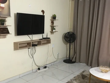 2 Bedroom Flat & Apartment