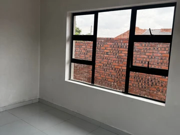 2 Bedroom Flat & Apartment